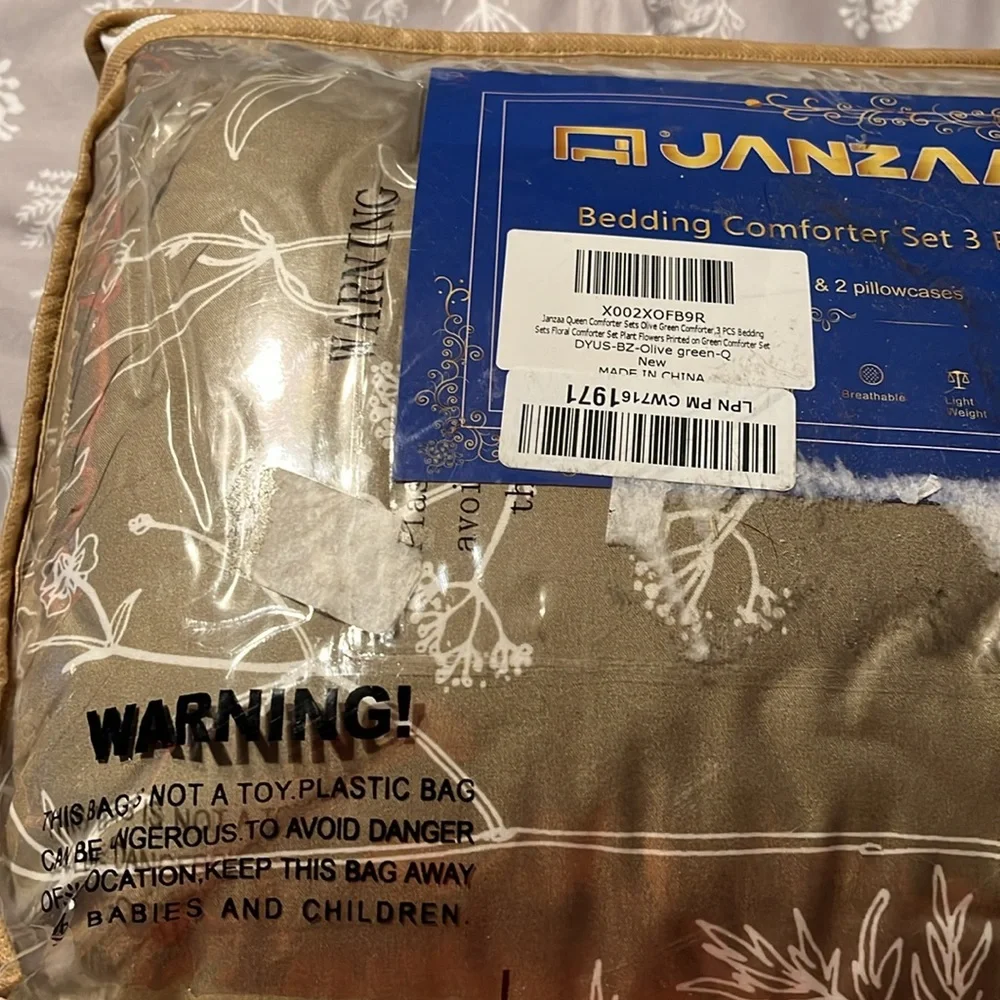 Brand New Bedding Comforter Set 3 pc. Queen size.